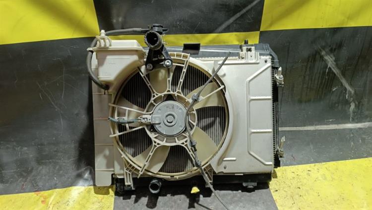 Радиатор основной Тойота Витц в Тутаеве 105363