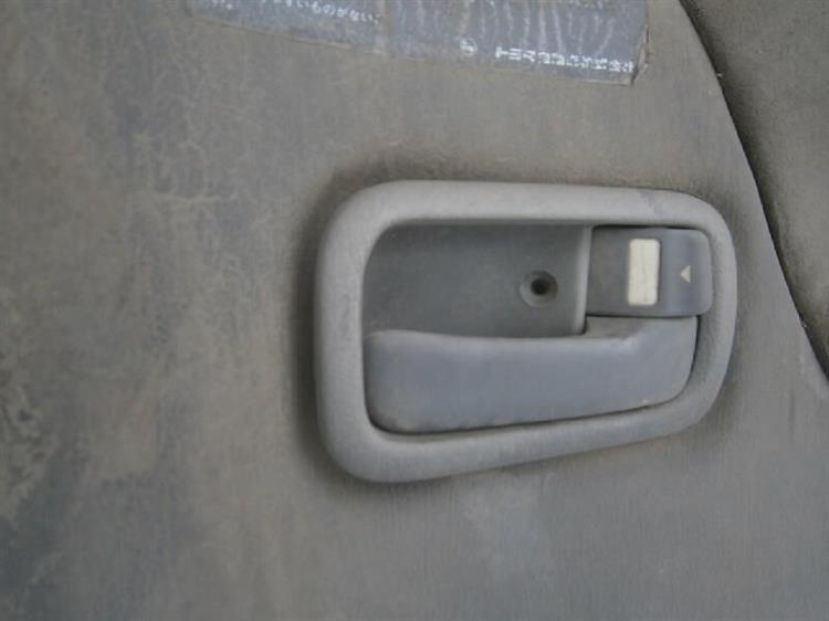 Дверь Тойота Хайс в Тутаеве 55699